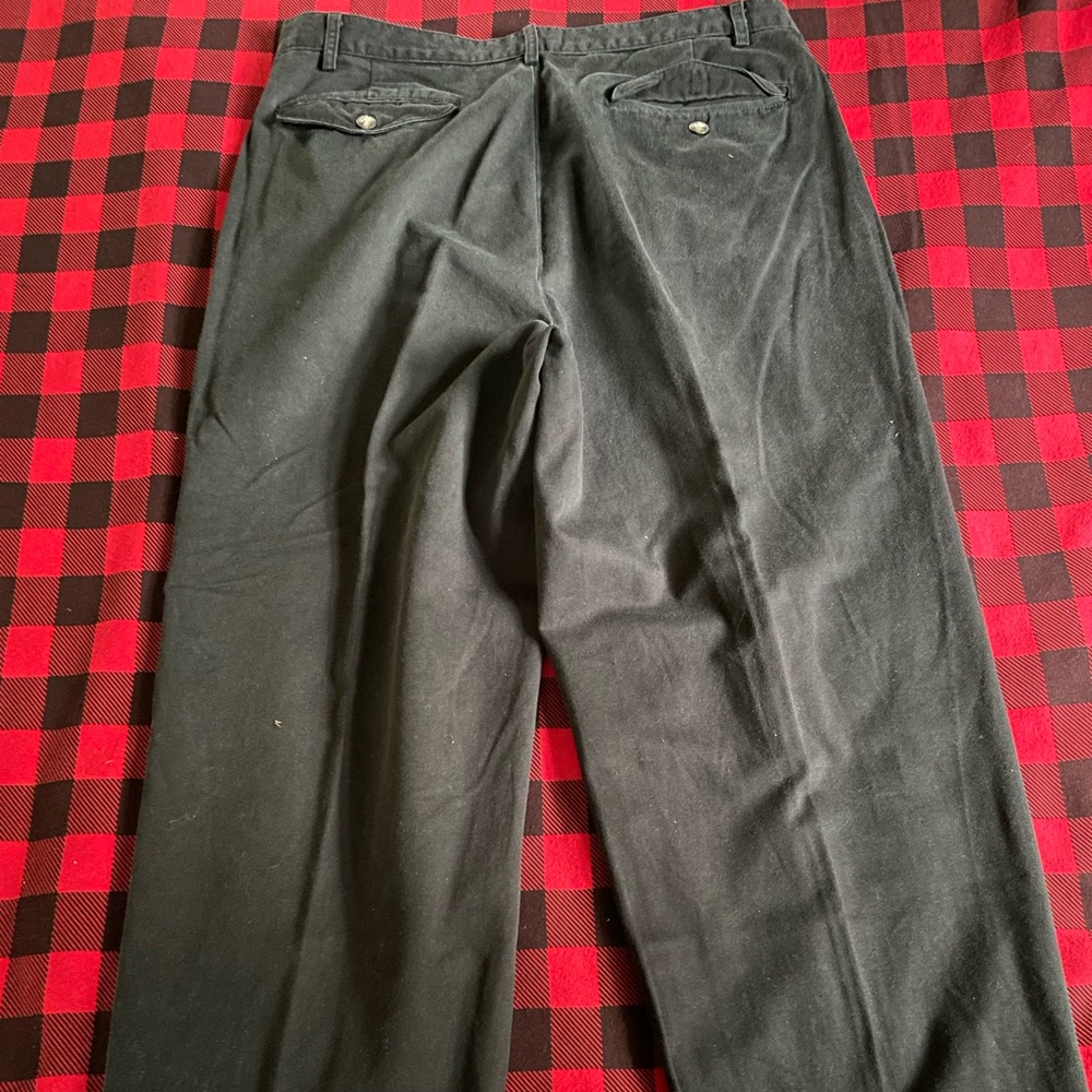 Gap men’s size 33x30 pleated front,cuffed black chino pants in 100% cotton